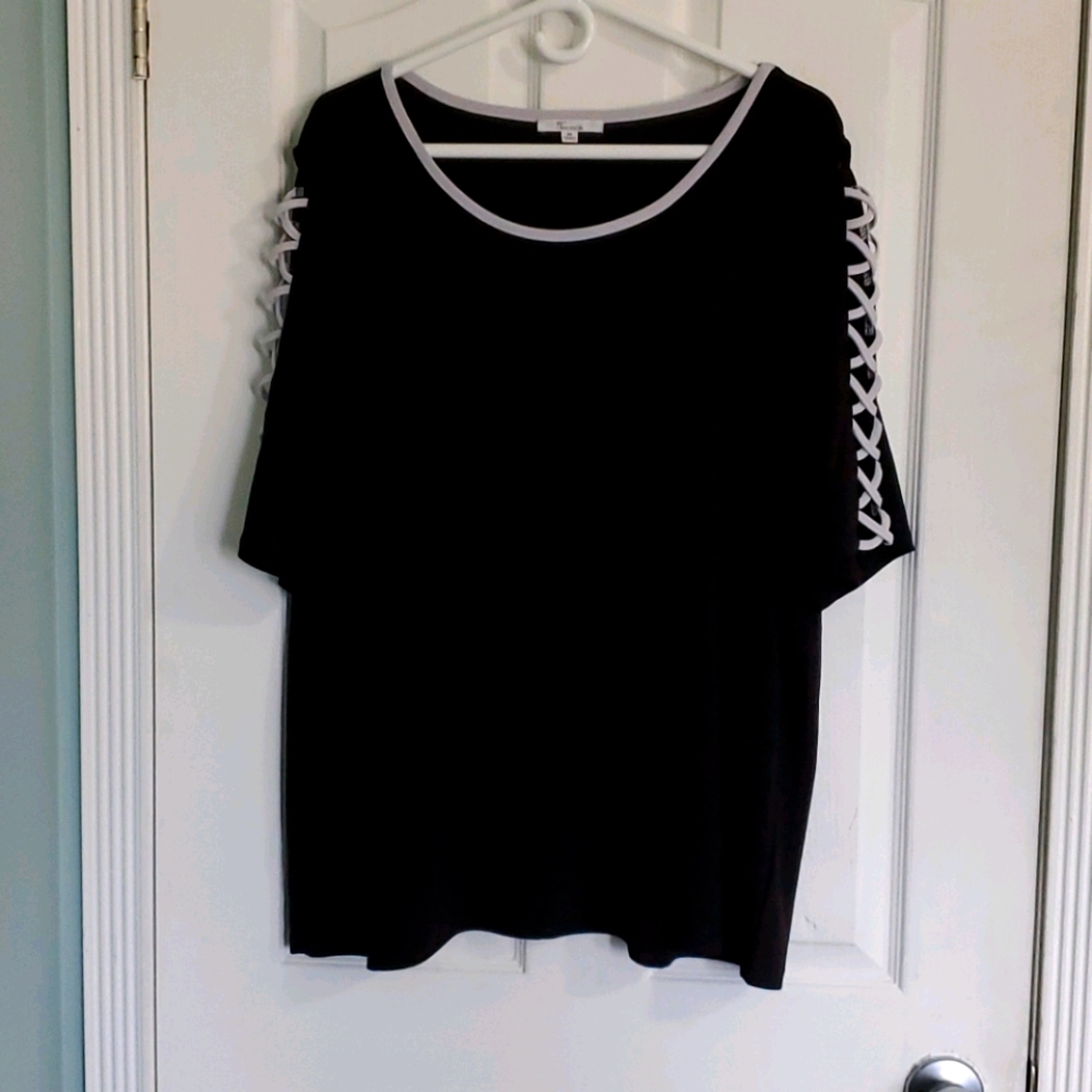 Scoop neck criss cross SS top